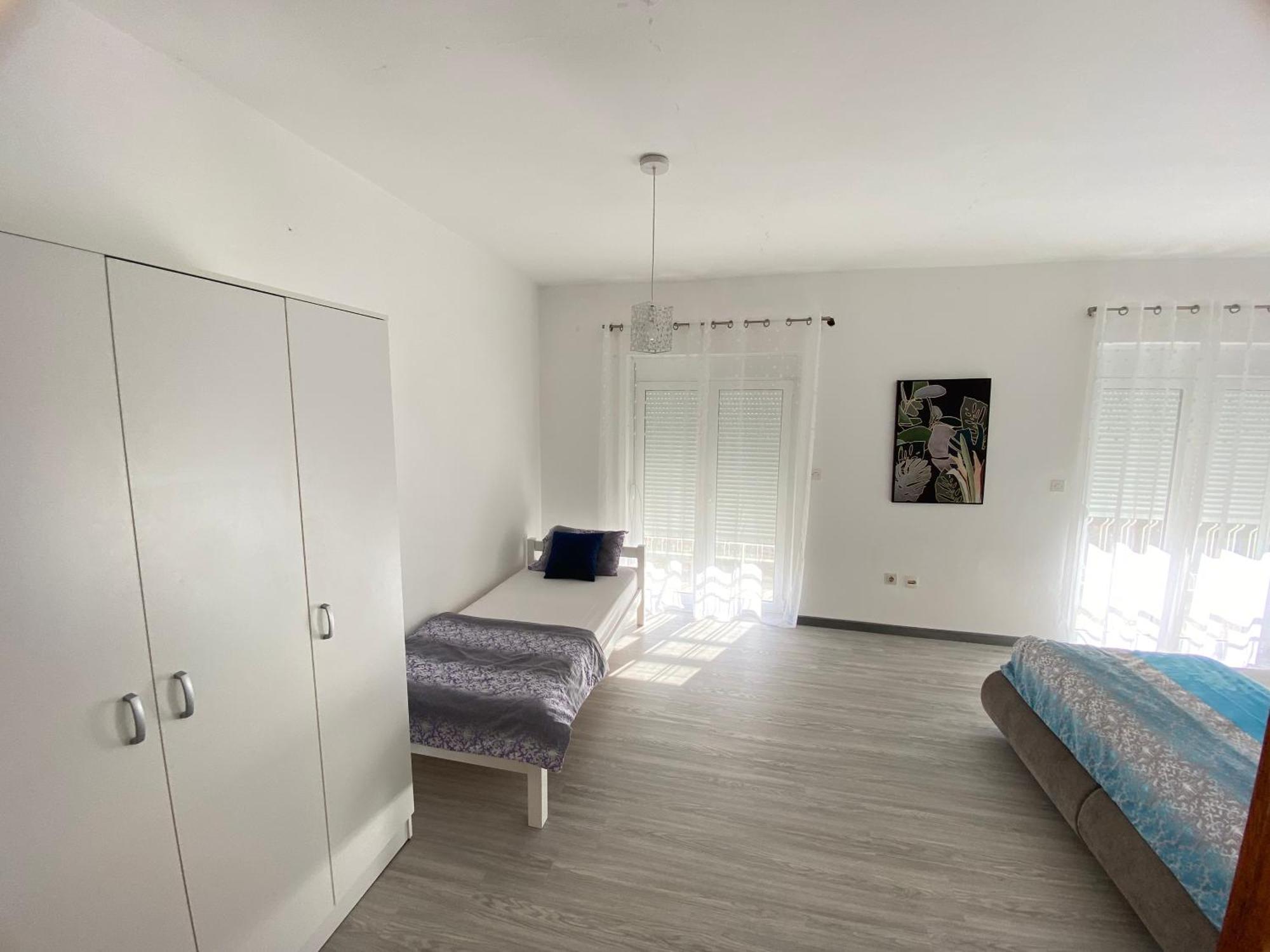 Banicevic Apartmani Thenovici Bilik gambar